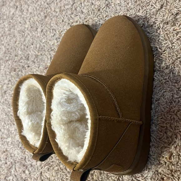 Knock-off uggs, size 40 (fits like 7.5-8), brown/tan. - Picture 3 of 4